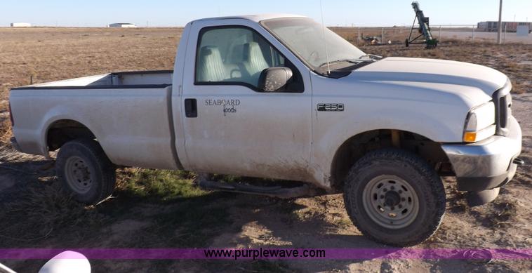 image for item F6311 2004 Ford F250 Super Duty XL pickup truck