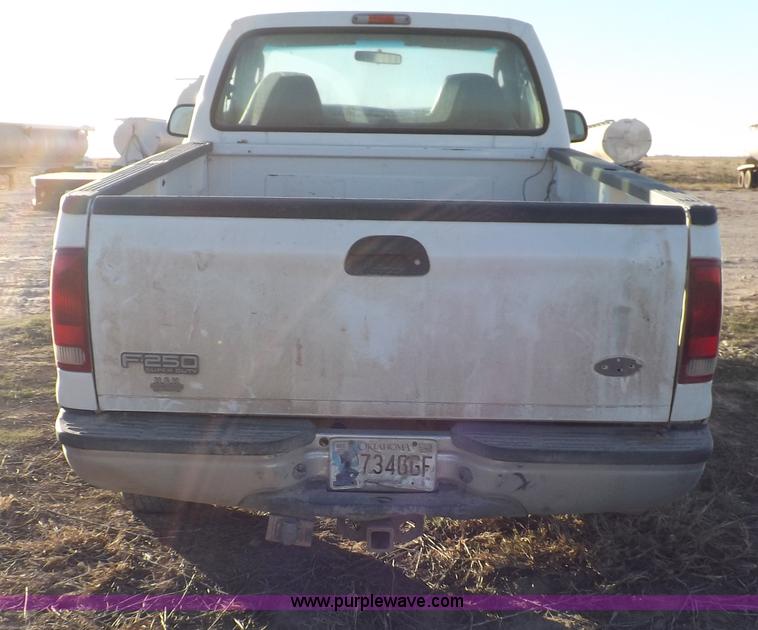 image for item F6311 2004 Ford F250 Super Duty XL pickup truck