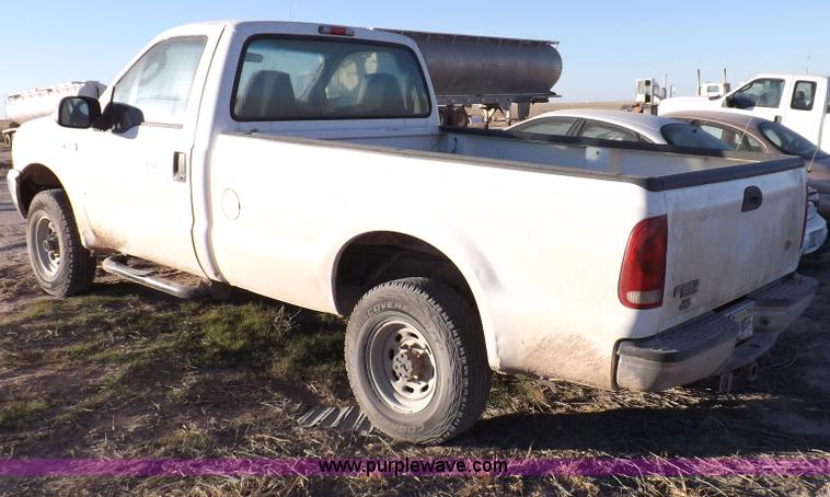 image for item F6311 2004 Ford F250 Super Duty XL pickup truck
