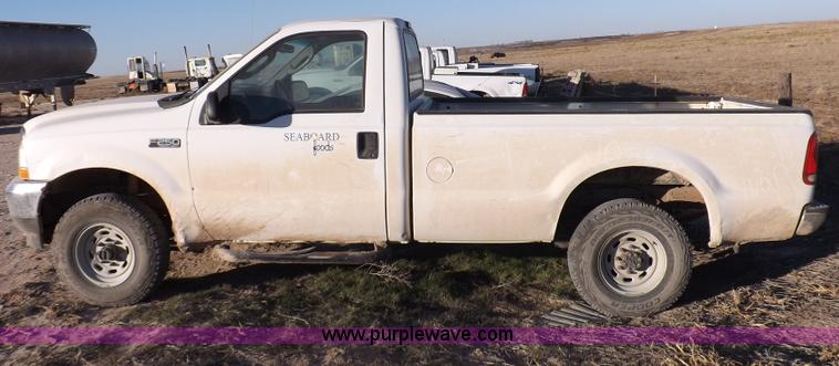 image for item F6311 2004 Ford F250 Super Duty XL pickup truck