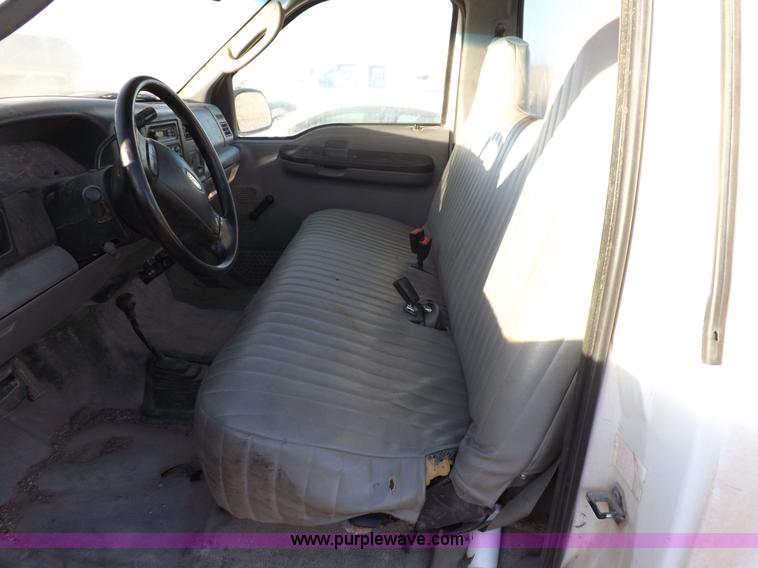 image for item F6311 2004 Ford F250 Super Duty XL pickup truck