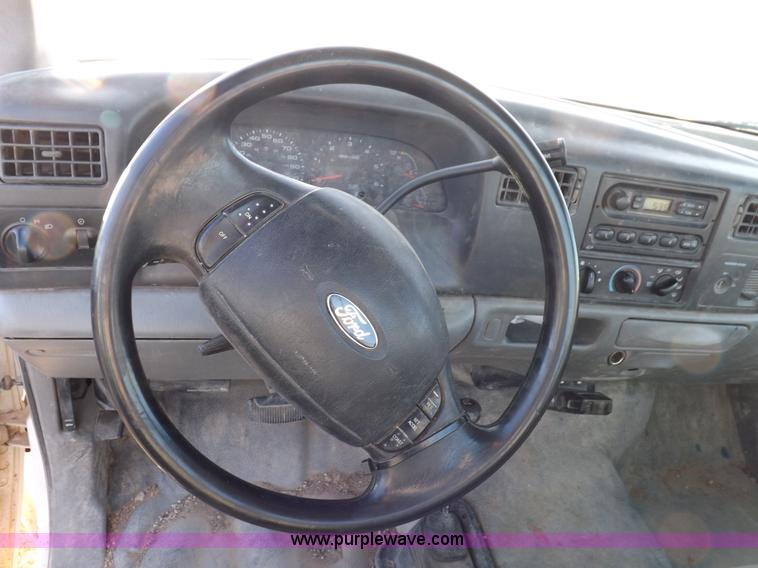 image for item F6311 2004 Ford F250 Super Duty XL pickup truck