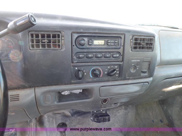 image for item F6311 2004 Ford F250 Super Duty XL pickup truck