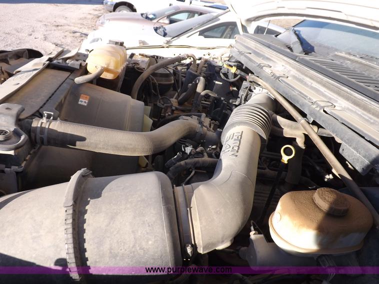 image for item F6311 2004 Ford F250 Super Duty XL pickup truck