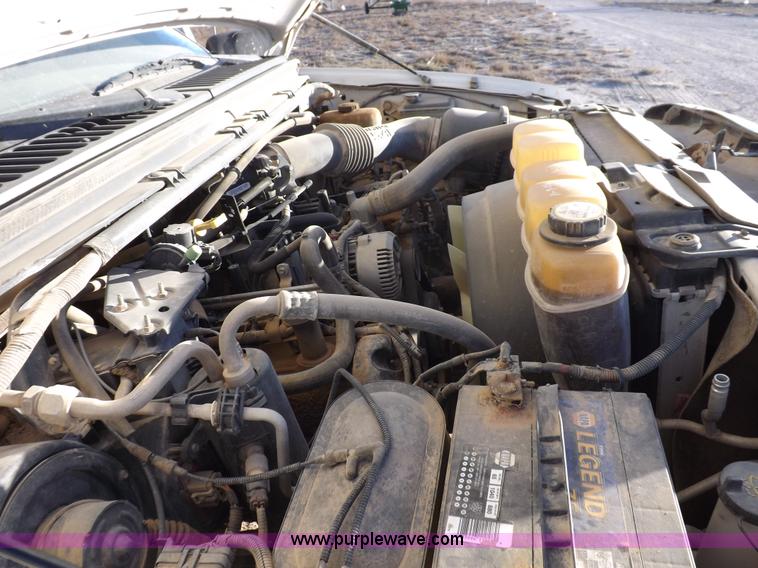 image for item F6311 2004 Ford F250 Super Duty XL pickup truck