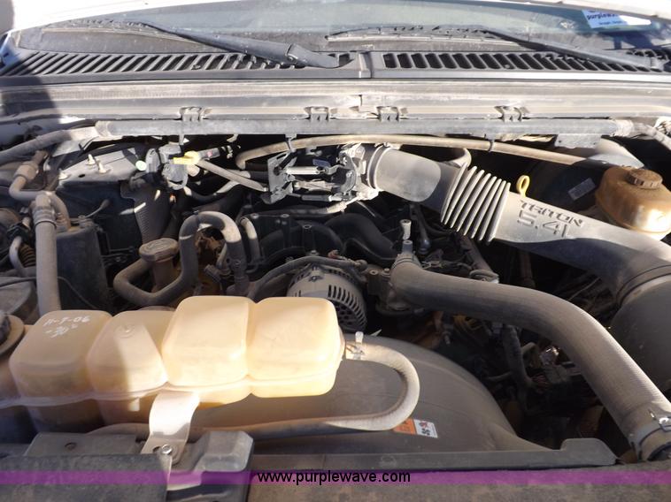 image for item F6311 2004 Ford F250 Super Duty XL pickup truck