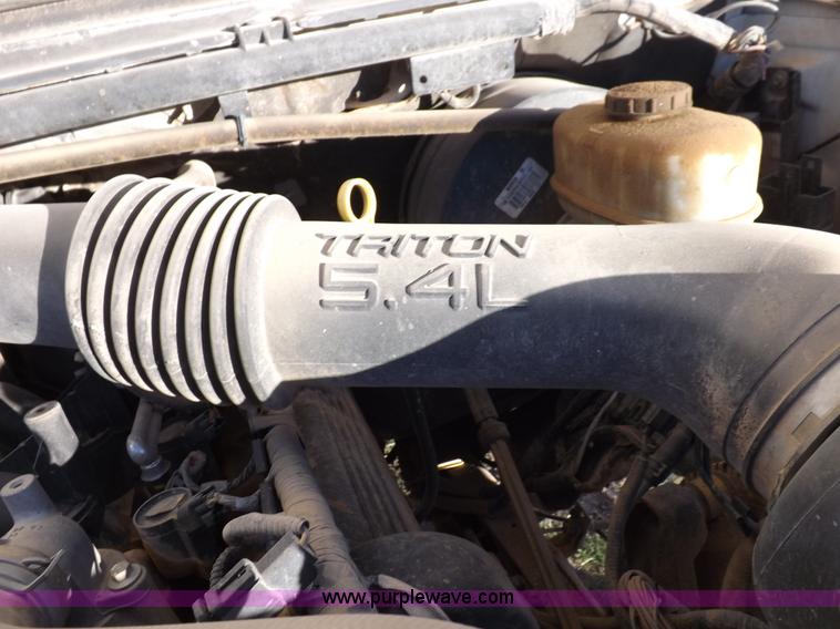 image for item F6311 2004 Ford F250 Super Duty XL pickup truck