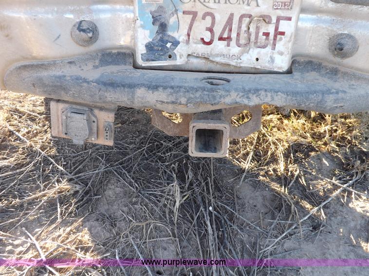 image for item F6311 2004 Ford F250 Super Duty XL pickup truck