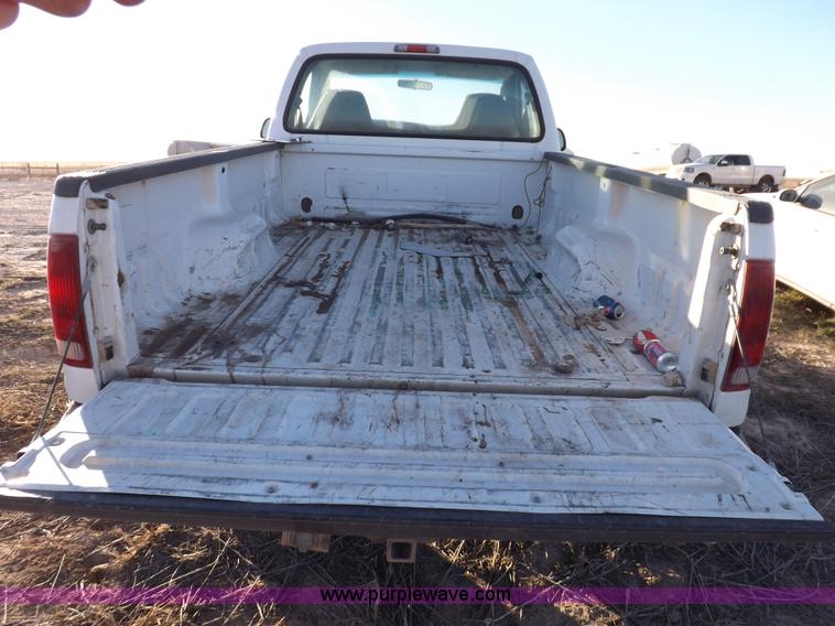 image for item F6311 2004 Ford F250 Super Duty XL pickup truck