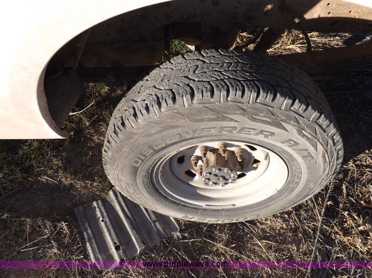 image for item F6311 2004 Ford F250 Super Duty XL pickup truck