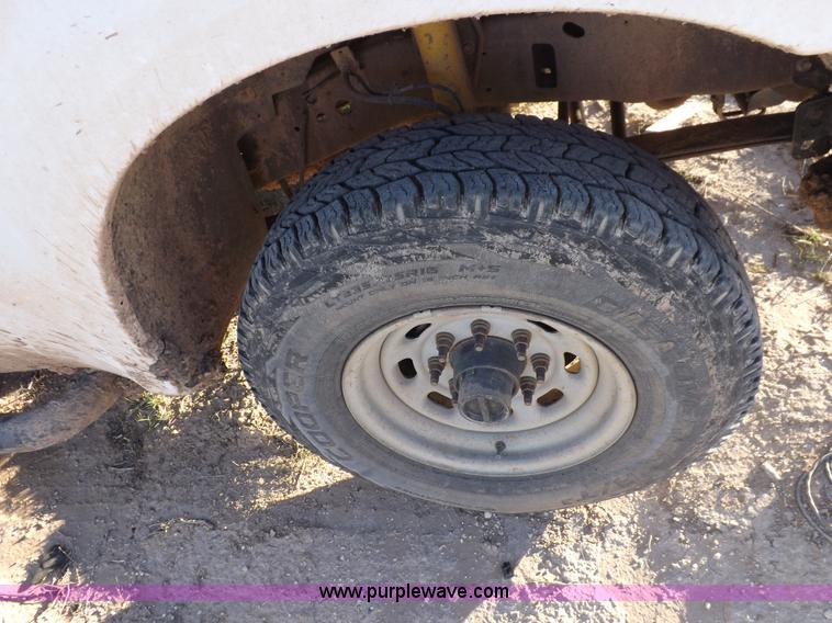 image for item F6311 2004 Ford F250 Super Duty XL pickup truck