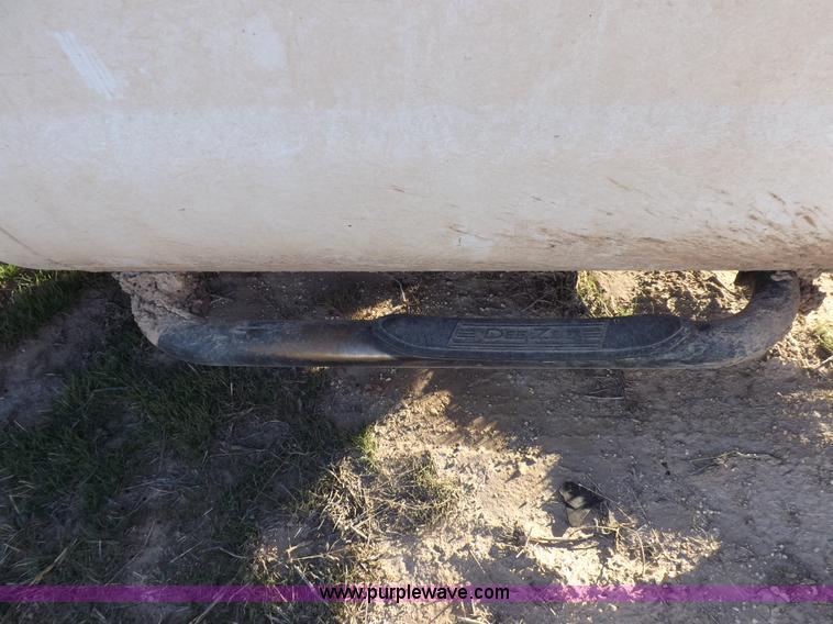 image for item F6311 2004 Ford F250 Super Duty XL pickup truck