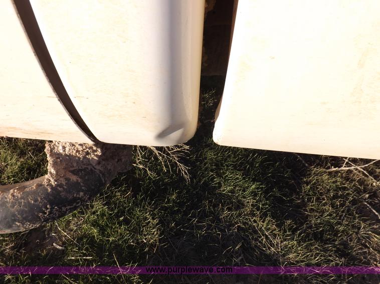 image for item F6311 2004 Ford F250 Super Duty XL pickup truck