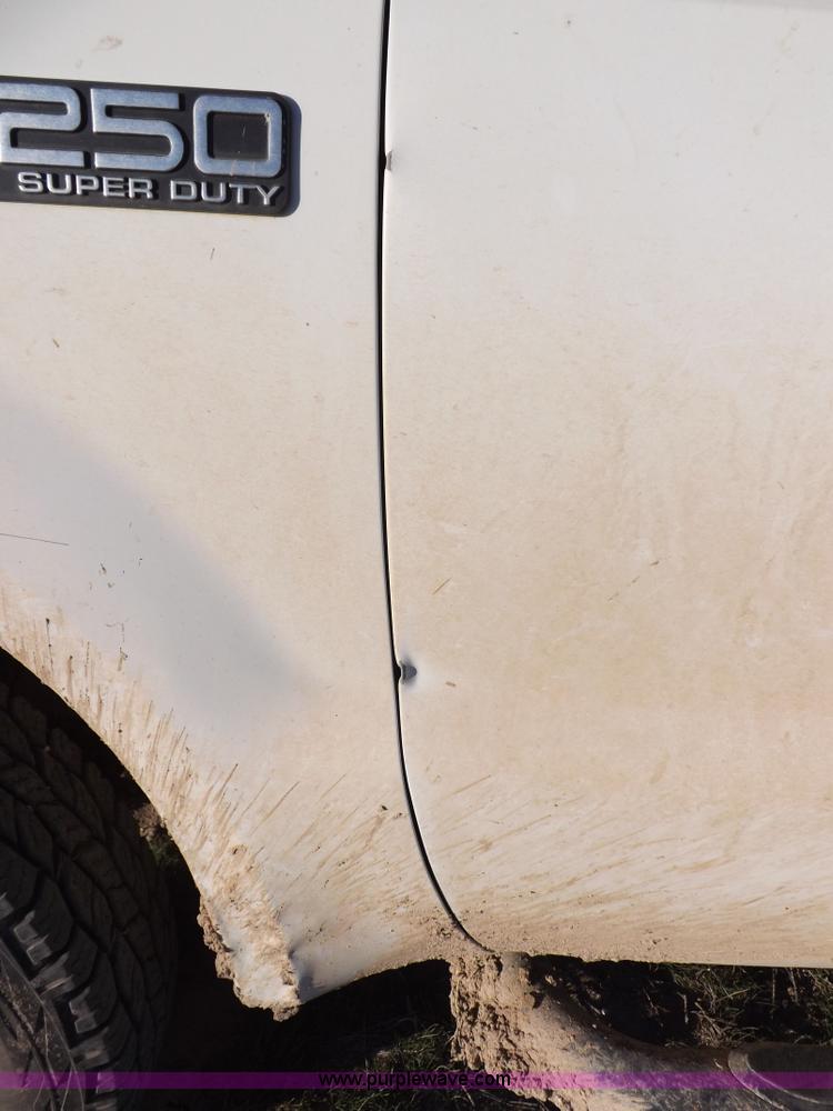 image for item F6311 2004 Ford F250 Super Duty XL pickup truck