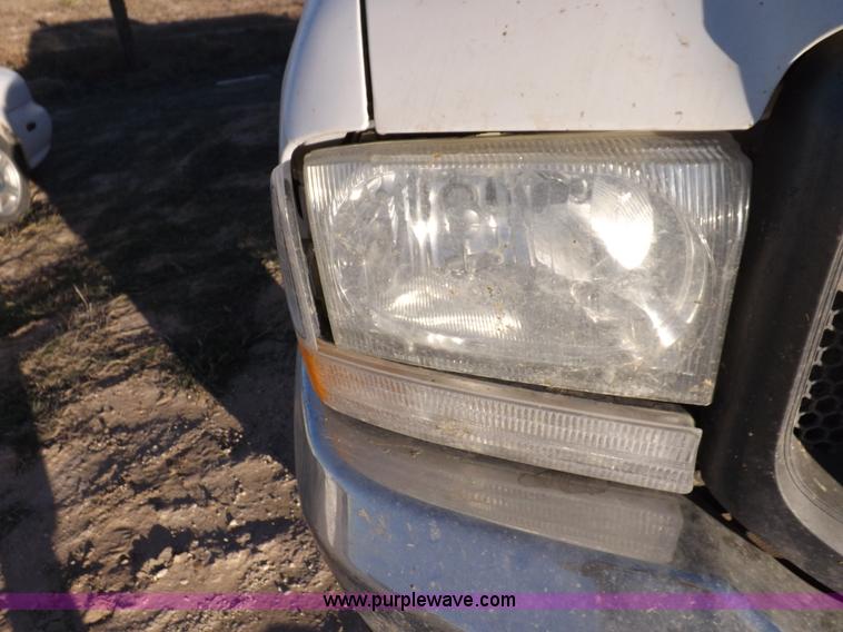 image for item F6311 2004 Ford F250 Super Duty XL pickup truck