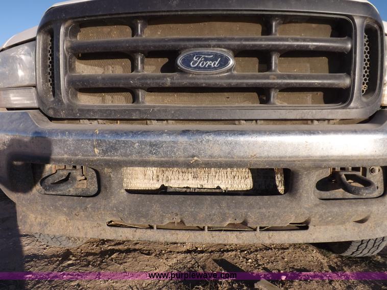 image for item F6311 2004 Ford F250 Super Duty XL pickup truck