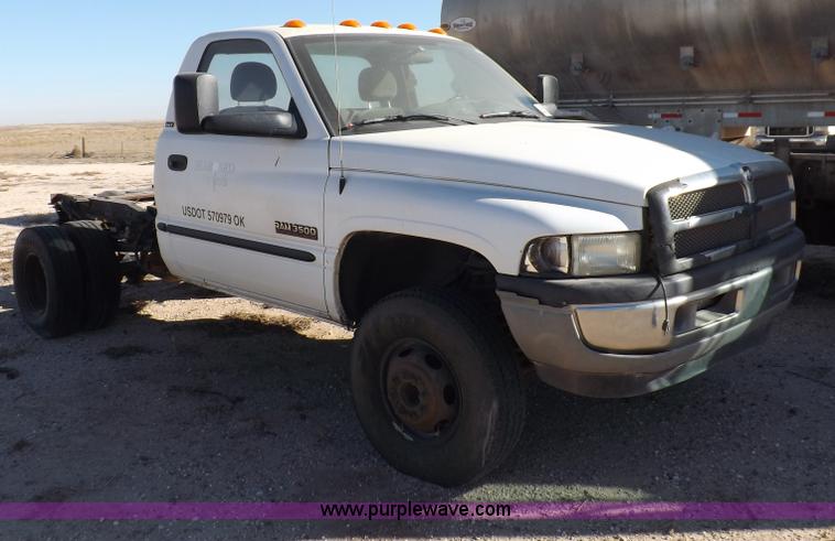image for item F6312 2002 Dodge Ram 3500 pickup truck cab and chassis