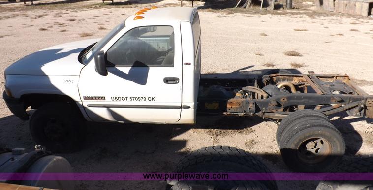 image for item F6312 2002 Dodge Ram 3500 pickup truck cab and chassis
