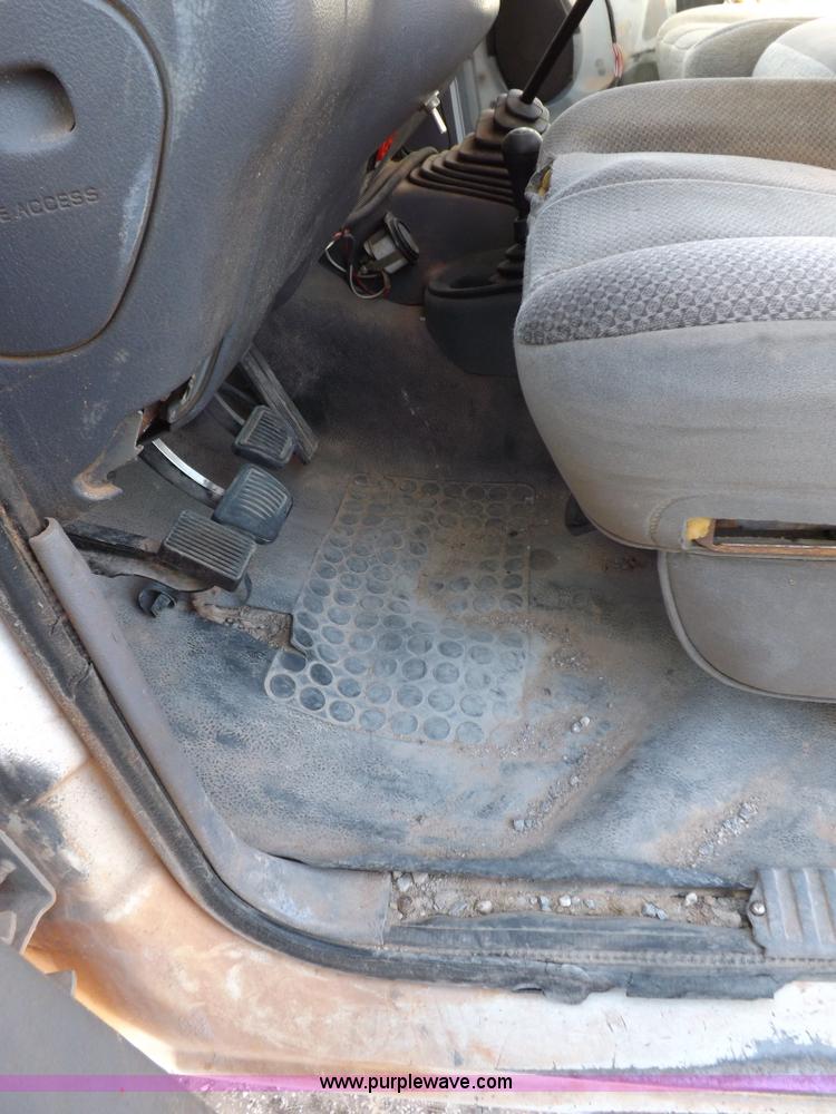 image for item F6312 2002 Dodge Ram 3500 pickup truck cab and chassis