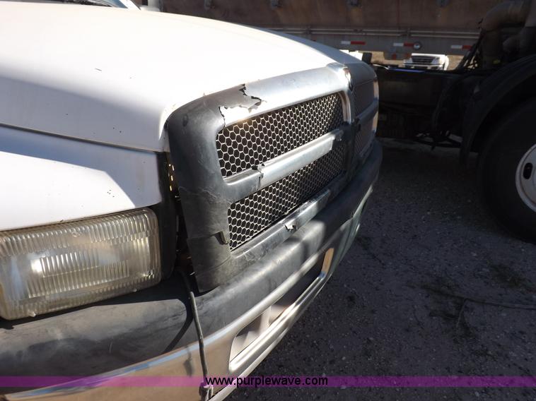 image for item F6312 2002 Dodge Ram 3500 pickup truck cab and chassis