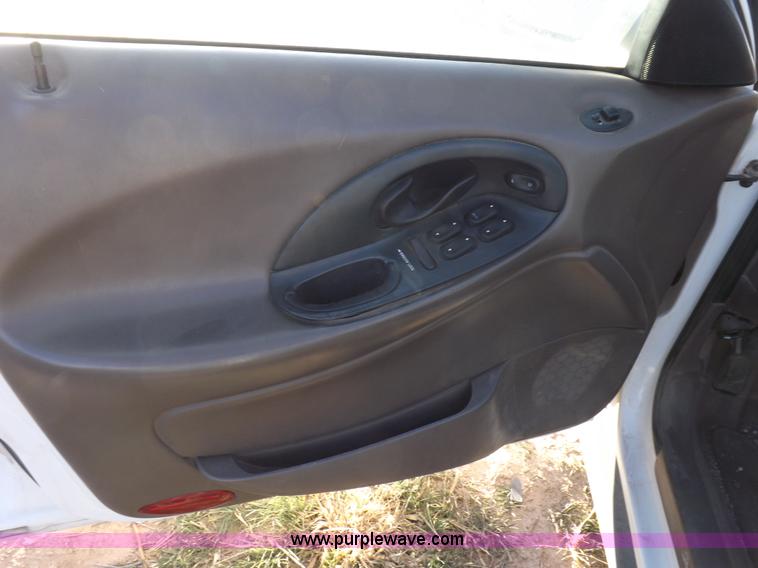 image for item F6317 1999 Ford Taurus SE