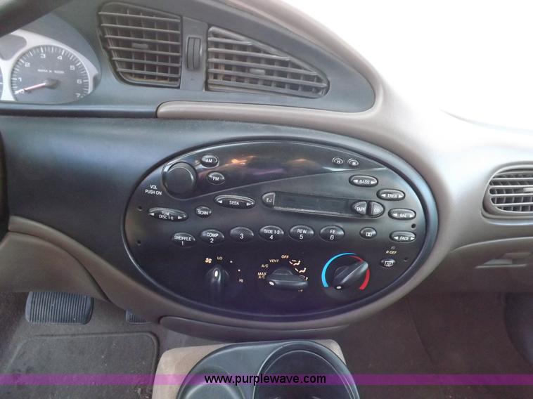 image for item F6317 1999 Ford Taurus SE