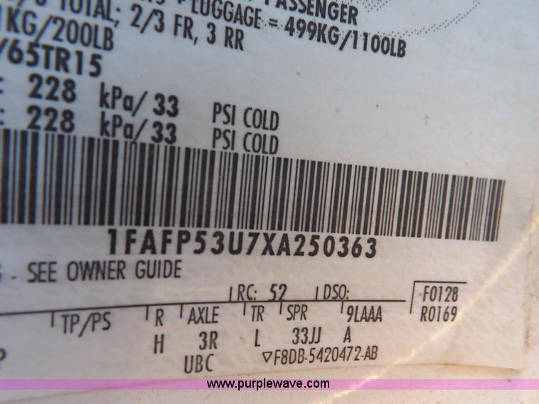 image for item F6317 1999 Ford Taurus SE