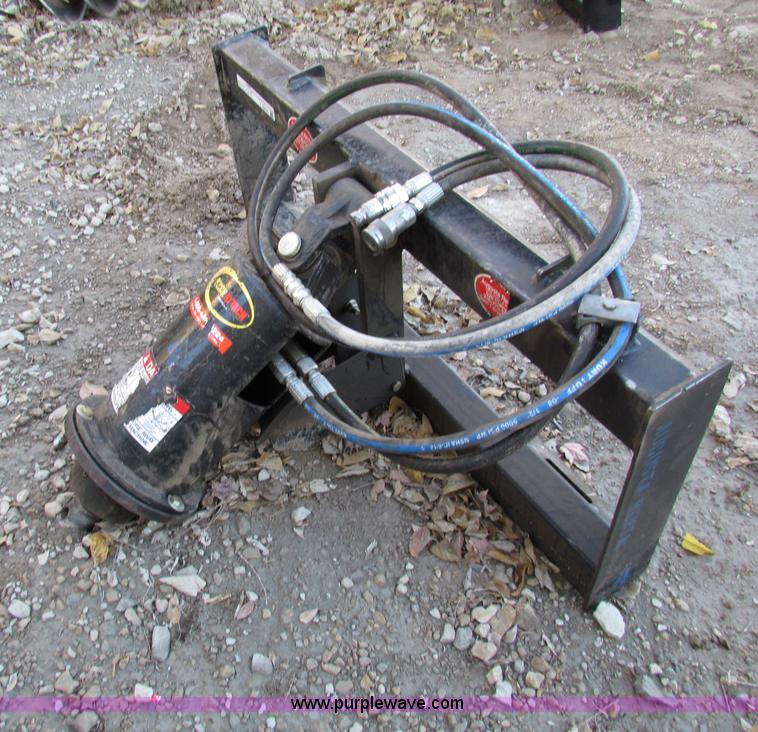 Quick attach skid steer post hole digger in Augusta, KS Item V9393