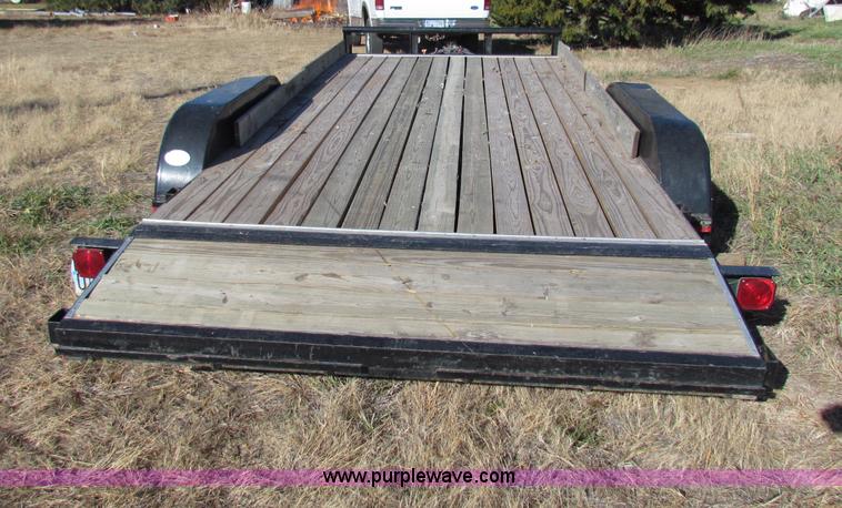 image for item V9404 2002 Ark City 18' tandem axle car trailer