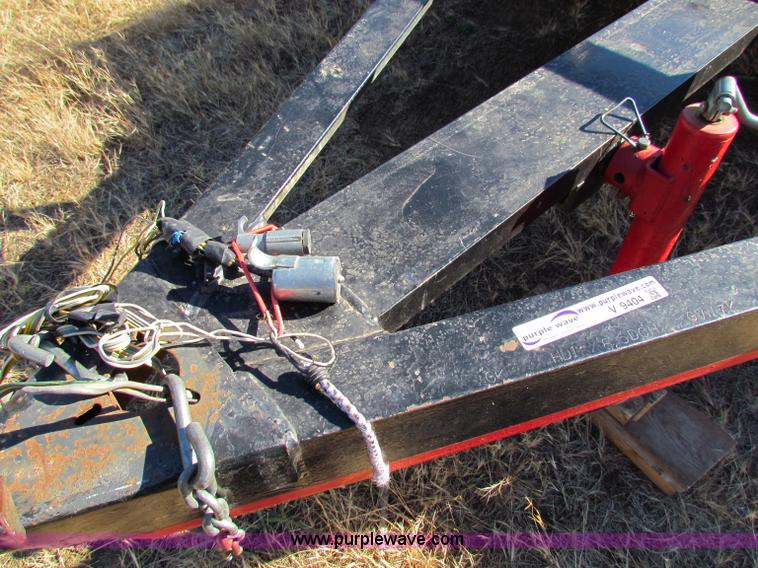 image for item V9404 2002 Ark City 18' tandem axle car trailer