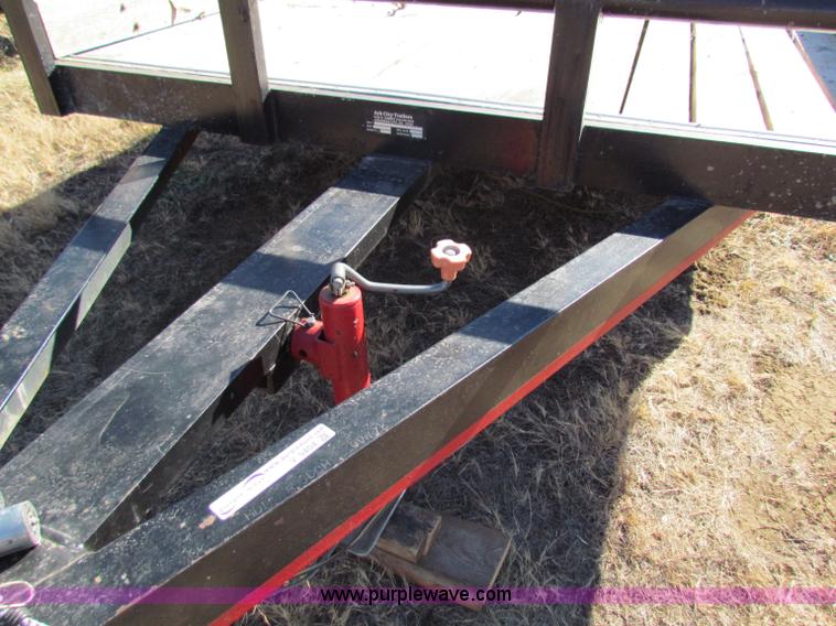 image for item V9404 2002 Ark City 18' tandem axle car trailer