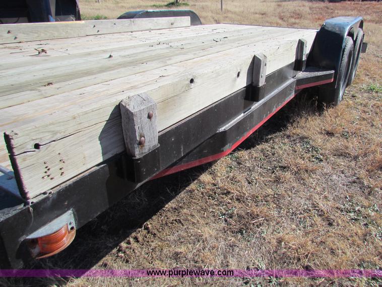 image for item V9404 2002 Ark City 18' tandem axle car trailer
