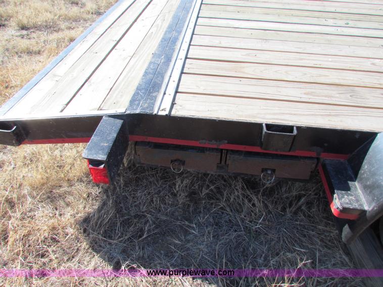 image for item V9404 2002 Ark City 18' tandem axle car trailer