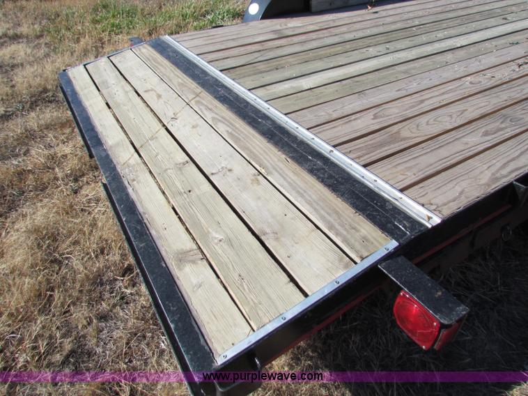 image for item V9404 2002 Ark City 18' tandem axle car trailer