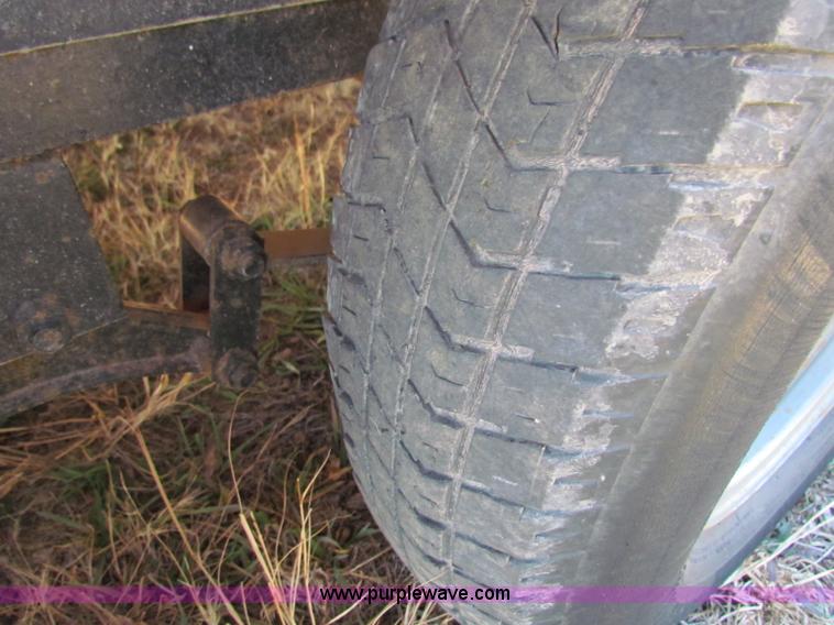 image for item V9404 2002 Ark City 18' tandem axle car trailer