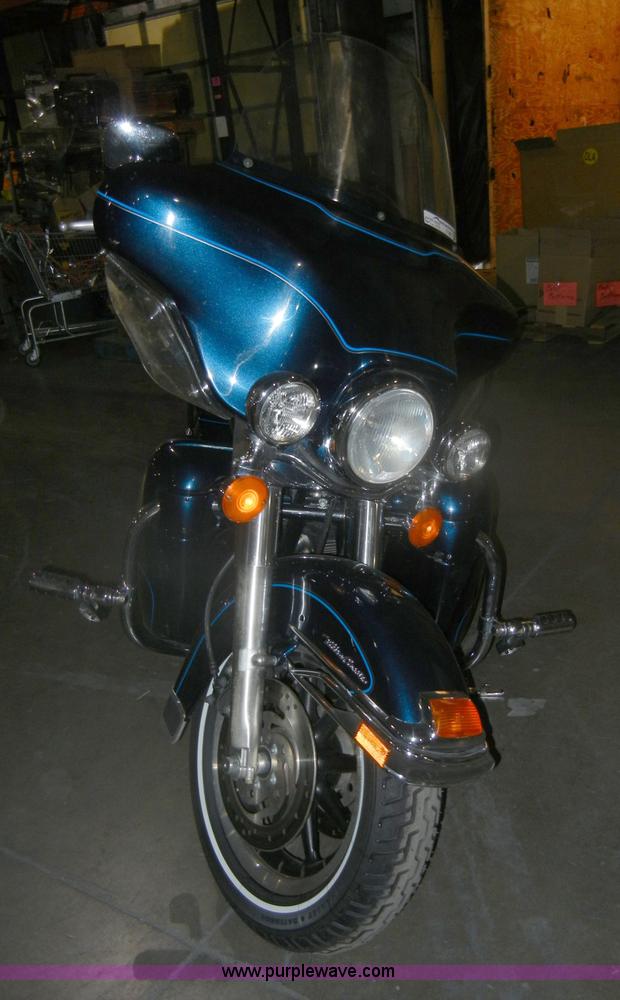 image for item V9977 2001 Harley Davidson USA Ultra Classic motorcycle