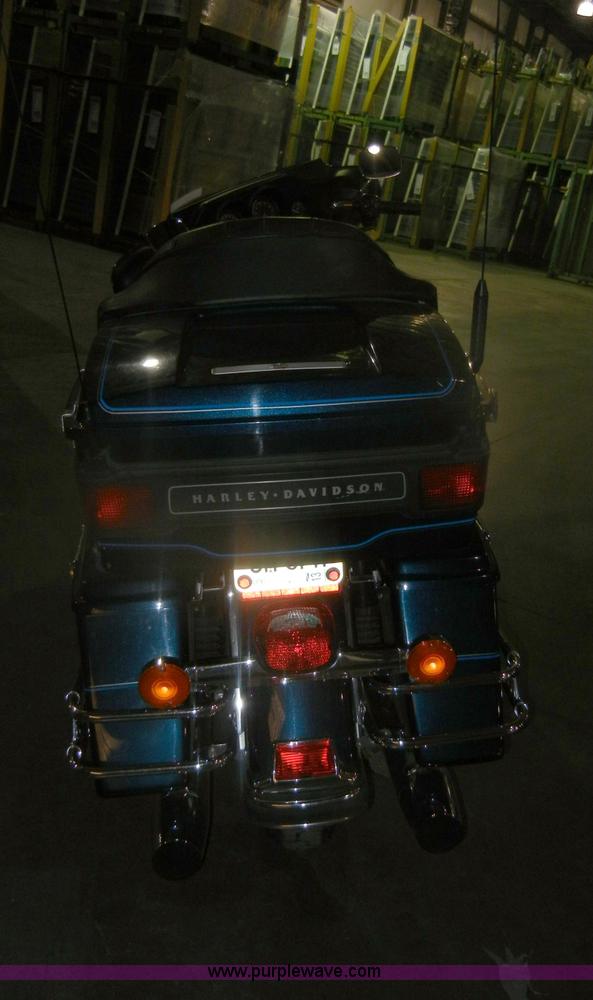 image for item V9977 2001 Harley Davidson USA Ultra Classic motorcycle