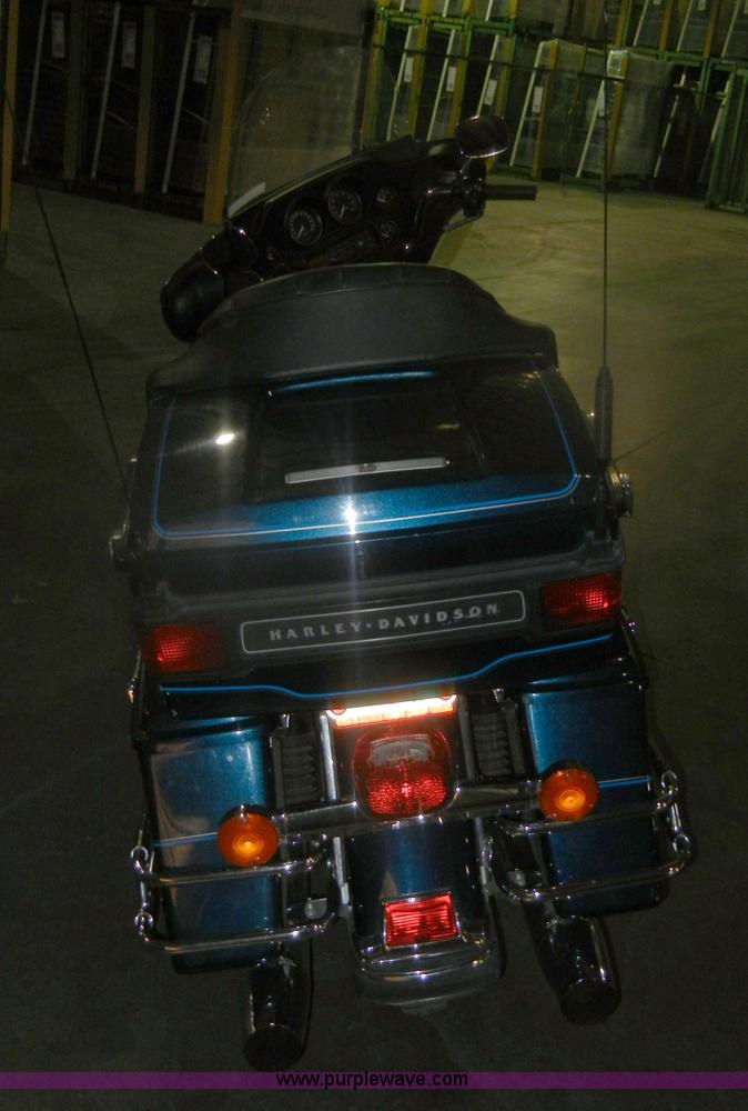 image for item V9977 2001 Harley Davidson USA Ultra Classic motorcycle