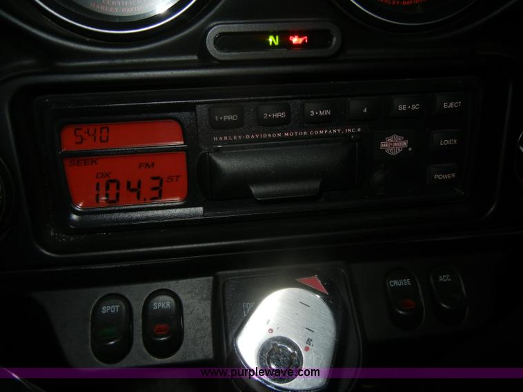 image for item V9977 2001 Harley Davidson USA Ultra Classic motorcycle