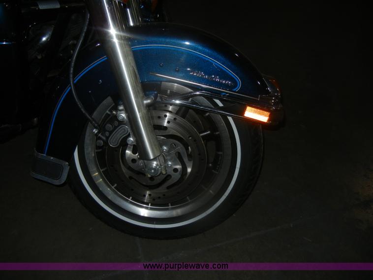 image for item V9977 2001 Harley Davidson USA Ultra Classic motorcycle