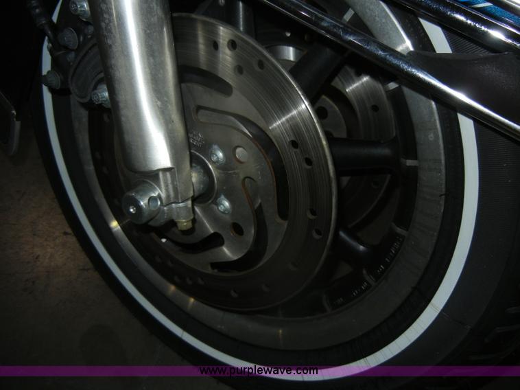 image for item V9977 2001 Harley Davidson USA Ultra Classic motorcycle