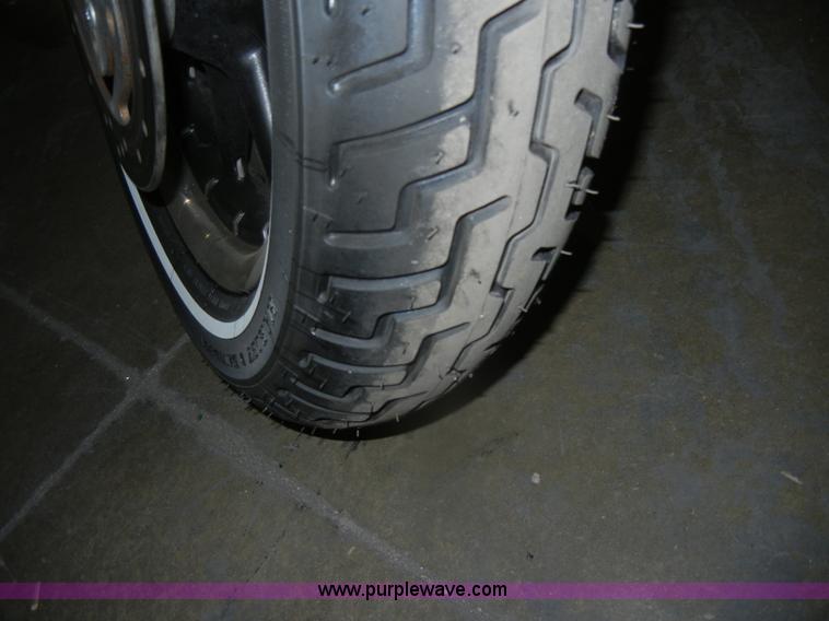 image for item V9977 2001 Harley Davidson USA Ultra Classic motorcycle