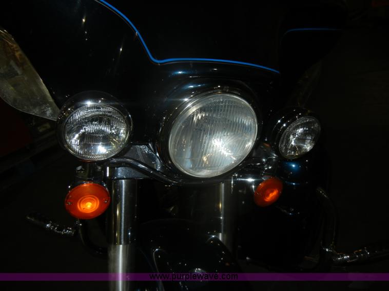 image for item V9977 2001 Harley Davidson USA Ultra Classic motorcycle