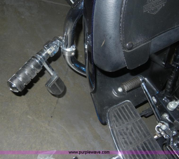 image for item V9977 2001 Harley Davidson USA Ultra Classic motorcycle