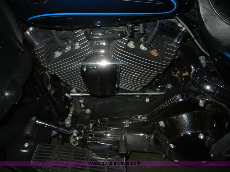 image for item V9977 2001 Harley Davidson USA Ultra Classic motorcycle