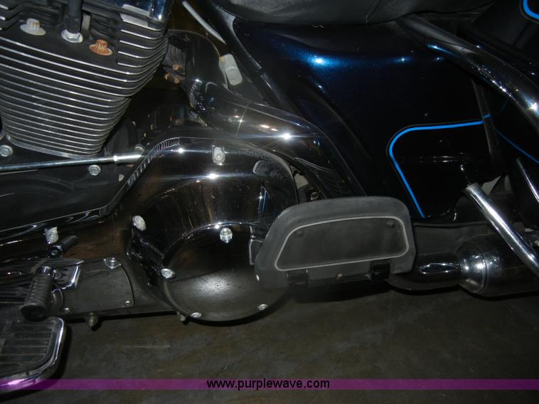 image for item V9977 2001 Harley Davidson USA Ultra Classic motorcycle