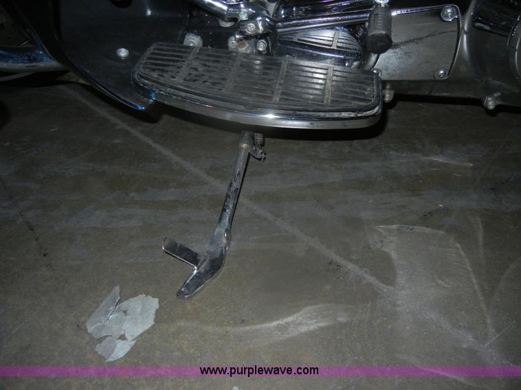 image for item V9977 2001 Harley Davidson USA Ultra Classic motorcycle