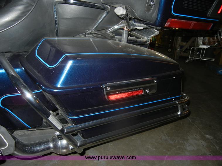 image for item V9977 2001 Harley Davidson USA Ultra Classic motorcycle