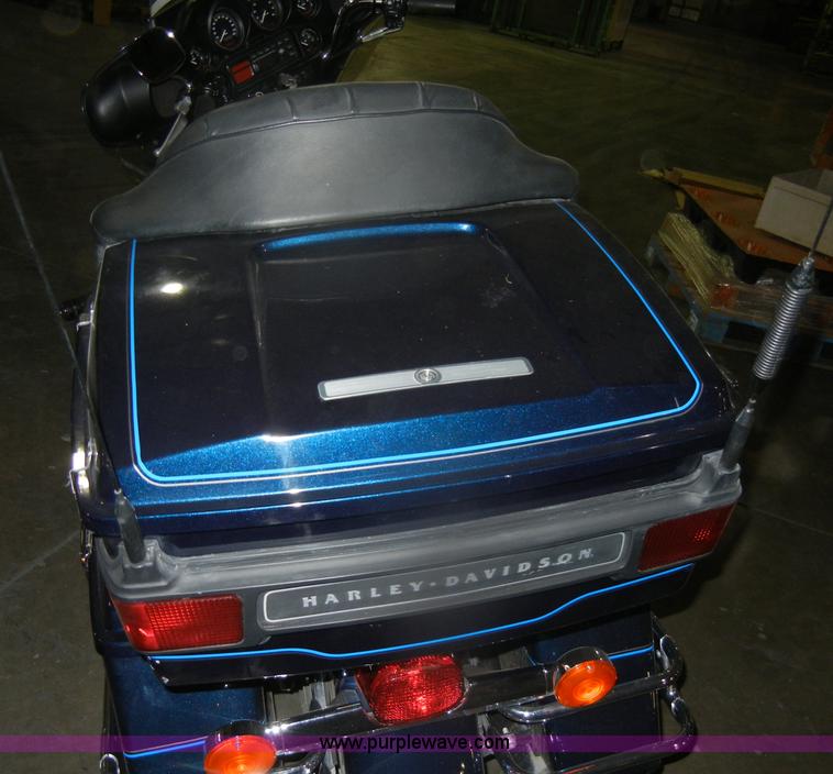 image for item V9977 2001 Harley Davidson USA Ultra Classic motorcycle