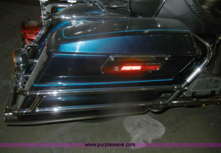 image for item V9977 2001 Harley Davidson USA Ultra Classic motorcycle